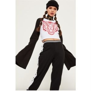 MissGuided Tiger Graphic Flare Sleeve Crop Top 2
